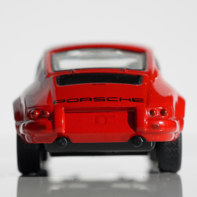 Illustration for article titled Kyosho Porsche 3 1/64 #86 - Projekt RennSport Käfer #8 - 1967 Porsche 911r